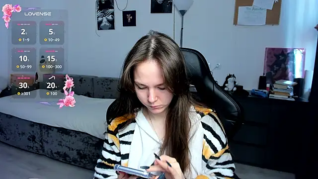 cute little ass online show from 1, 4, 2026