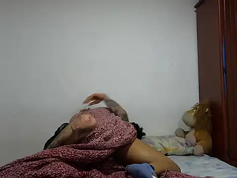 Snapshot of MeganAndMax@xh chatting on 25, 10, 2025 MeganAndMaxxh online show from 25, 10, 2025