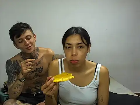 Snapshot of MeganAndMax@xh chatting on 15, 11, 2025 MeganAndMaxxh online show from 15, 11, 2025