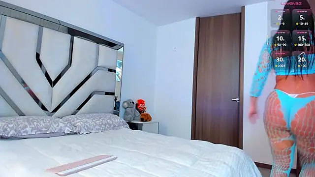 Michelle Ferrerr online show from 24, 10, 2025