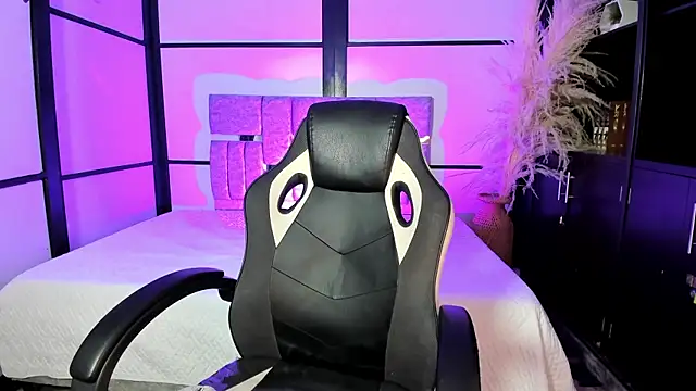 NahomiRichards  online show from 1, 8, 2026
