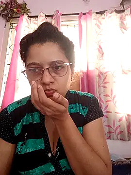 Snapshot of thanusi_2 chatting on 10, 9, 2025 thanusi 2 online show from 10, 9, 2025