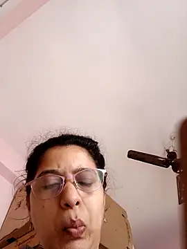 Snapshot of thanusi_2 chatting on 24, 9, 2025 thanusi 2 online show from 24, 9, 2025