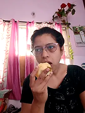 Snapshot of thanusi_2 chatting on 1, 10, 2025 thanusi 2 online show from 1, 10, 2025