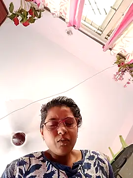 Snapshot of thanusi_2 chatting on 4, 10, 2025 thanusi 2 online show from 4, 10, 2025