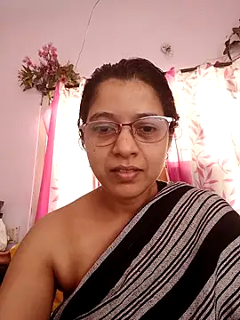 Snapshot of thanusi_2 chatting on 6, 10, 2025 thanusi 2 online show from 6, 10, 2025
