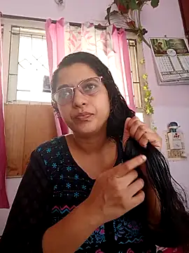 Snapshot of thanusi_2 chatting on 13, 10, 2025 thanusi 2 online show from 13, 10, 2025