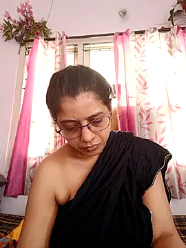 Snapshot of thanusi_2 chatting on 18, 10, 2025 thanusi 2 online show from 18, 10, 2025