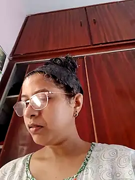 Snapshot of thanusi_2 chatting on 24, 10, 2025 thanusi 2 online show from 24, 10, 2025