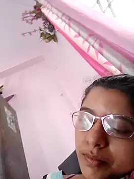 Snapshot of thanusi_2 chatting on 2, 11, 2025 thanusi 2 online show from 2, 11, 2025