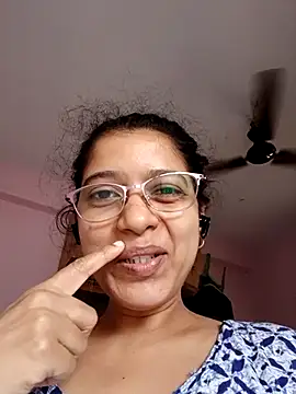 Snapshot of thanusi_2 chatting on 4, 11, 2025 thanusi 2 online show from 4, 11, 2025