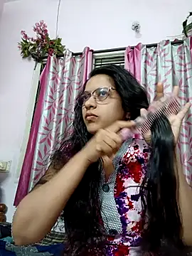 Snapshot of thanusi_2 chatting on 9, 11, 2025 thanusi 2 online show from 9, 11, 2025