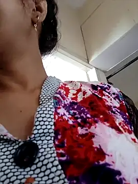 Snapshot of thanusi_2 chatting on 18, 11, 2025 thanusi 2 online show from 18, 11, 2025