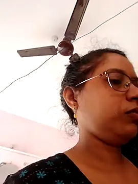 Snapshot of thanusi_2 chatting on 21, 11, 2025 thanusi 2 online show from 21, 11, 2025