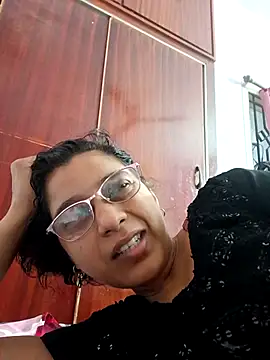 Snapshot of thanusi_2 chatting on 22, 11, 2025 thanusi 2 online show from 22, 11, 2025