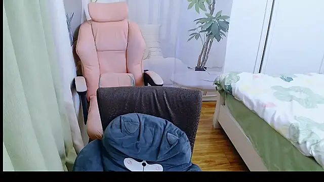 Winnie-01 online show from 14, 4, 2026