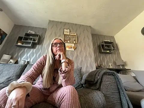 Anastasia-BlondeXX online show from 11, 3, 2026