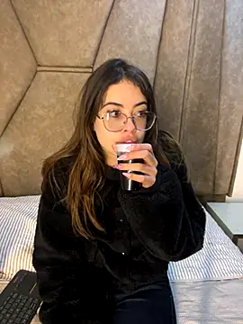 Snapshot of Isabela_Colins chatting on 9, 9, 2025 Isabela Colins online show from 9, 9, 2025