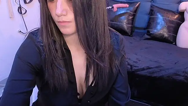 elowen halley1 online show from 17, 10, 2025