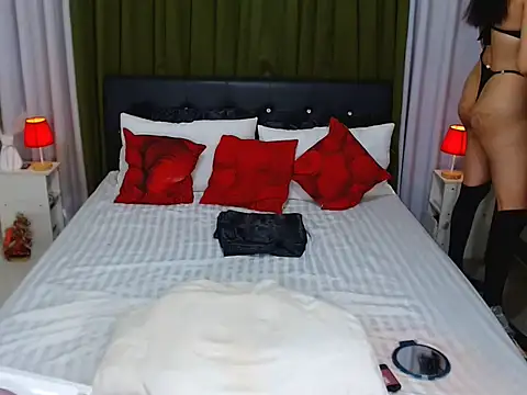 petitetsbigloads online show from 13, 2, 2026