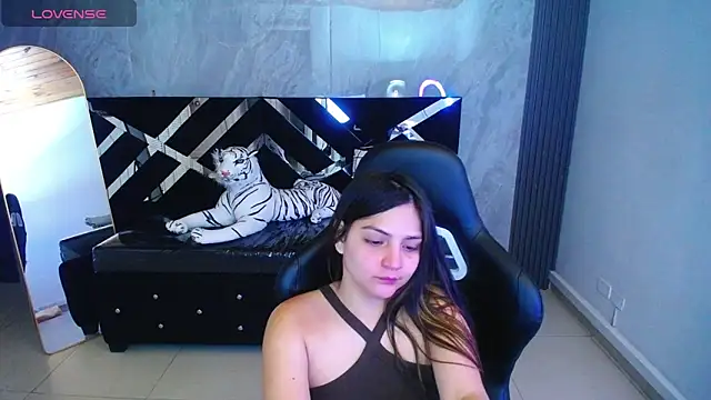 Snapshot of emily_cooper_t chatting on 11, 9, 2025 emily cooper t online show from 11, 9, 2025