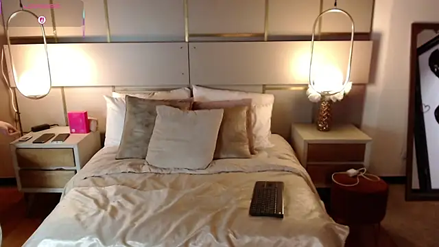 Lina Montclair online show from 25, 10, 2025