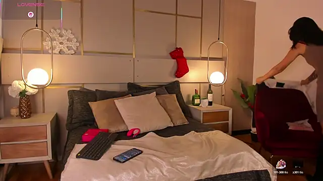 Lina Montclair online show from 17, 12, 2025