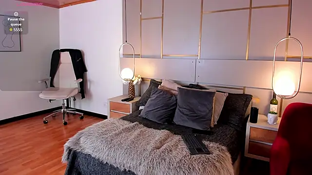 Lina Montclair online show from 5, 2, 2026