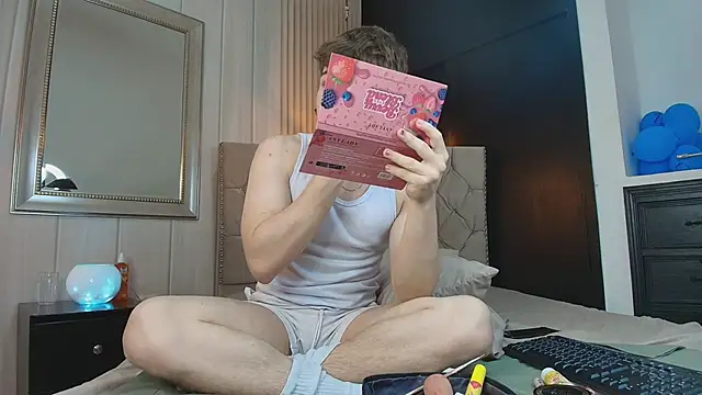 Snapshot of TaylerWhite chatting on 11, 9, 2025 TaylerWhite online show from 11, 9, 2025