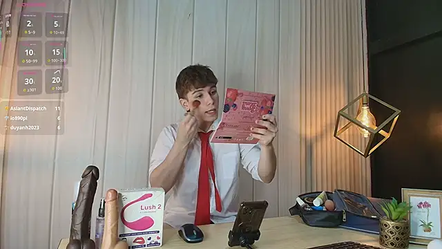 Snapshot of TaylerWhite chatting on 6, 10, 2025 TaylerWhite online show from 6, 10, 2025