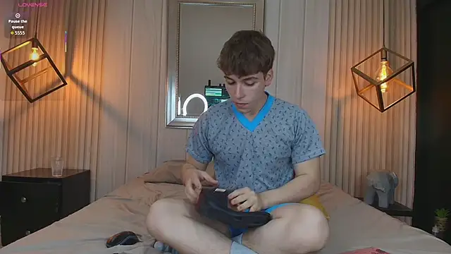 Snapshot of TaylerWhite chatting on 9, 10, 2025 TaylerWhite online show from 9, 10, 2025