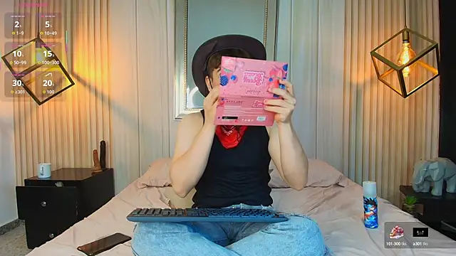 Snapshot of TaylerWhite chatting on 11, 10, 2025 TaylerWhite online show from 11, 10, 2025