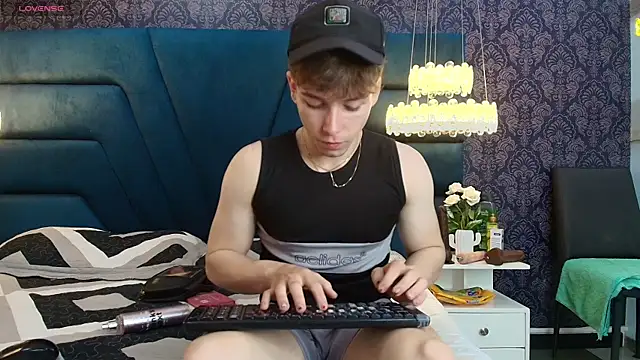 TaylerWhite online show from 20, 12, 2025