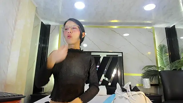 Sophie Calloway online show from 16, 12, 2025