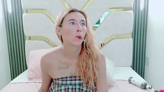 Snapshot of charlotte_phaeton chatting on 24, 10, 2025 charlotte phaeton online show from 24, 10, 2025