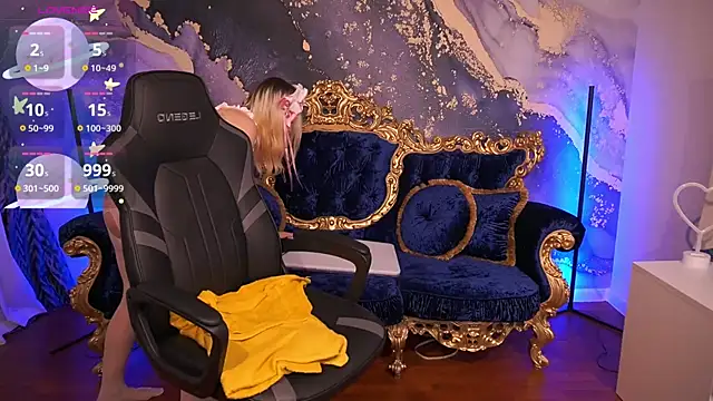 LilElfie online show from 19, 11, 2025