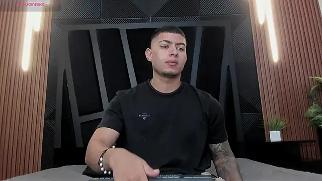 Snapshot of marco_garciia_ chatting on 16, 11, 2025 marco garciia online show from 16, 11, 2025