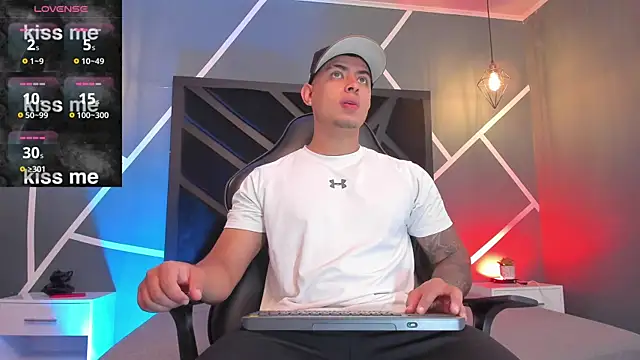 Snapshot of marco_garciia_ chatting on 23, 11, 2025 marco garciia online show from 23, 11, 2025