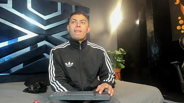 Snapshot of marco_garciia_ chatting on 30, 11, 2025 marco garciia online show from 30, 11, 2025