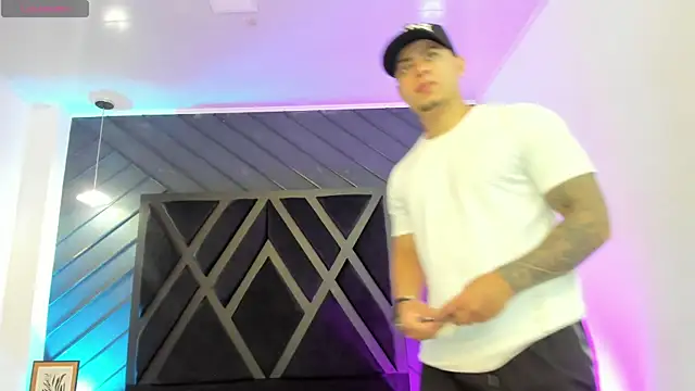 Snapshot of marco_garciia_ chatting on 4, 12, 2025 marco garciia online show from 4, 12, 2025