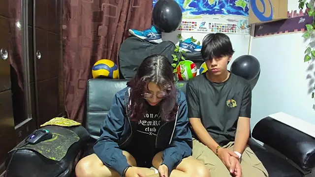 Snapshot of Donuts_DD chatting on 11, 9, 2025 Donuts DD online show from 11, 9, 2025