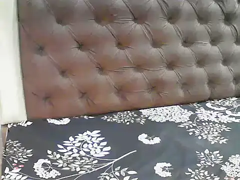 Snapshot of elize__ chatting on 7, 10, 2025 elize   online show from 7, 10, 2025