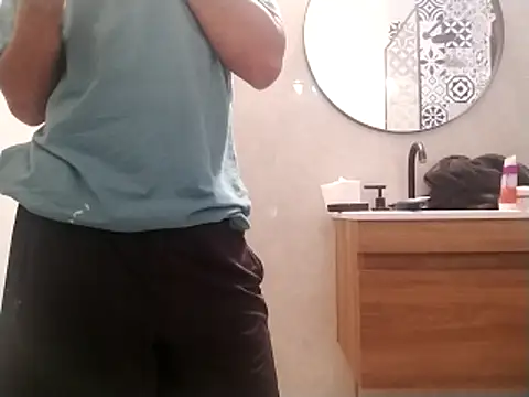 Snapshot of nazz01 chatting on 16, 12, 2025 nazz01 online show from 16, 12, 2025