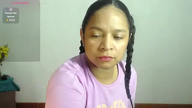 Snapshot of Sara_cute92 chatting on 4, 10, 2025 Sara cute92 online show from 4, 10, 2025