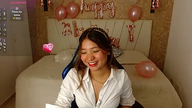 Snapshot of little_annee chatting on 27, 9, 2025 little annee online show from 27, 9, 2025