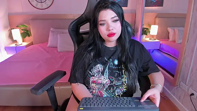 Snapshot of Meloddy_Rose chatting on 12, 9, 2025 Meloddy Rose online show from 12, 9, 2025