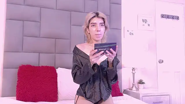 Snapshot of Noah_Bells chatting on 15, 12, 2025 Noah Bells online show from 15, 12, 2025