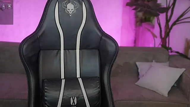 Esmie Smile online show from 28, 4, 2026