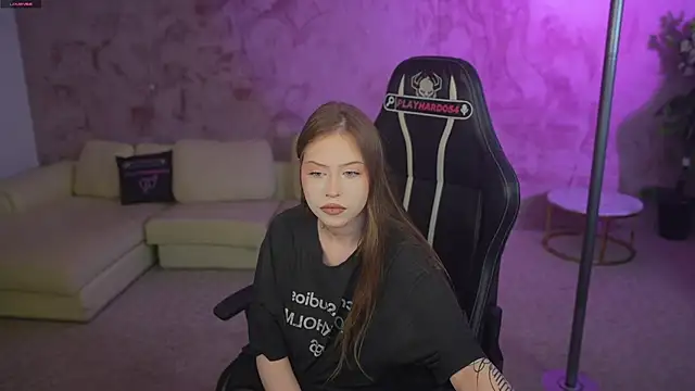 Esmie Smile online show from 25, 5, 2026