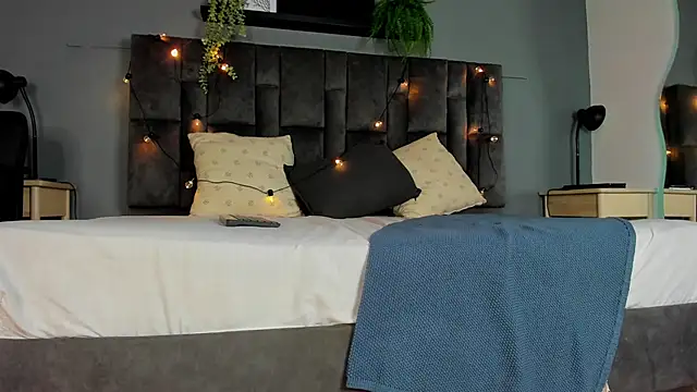 RiriiBrunette   online show from 9, 4, 2026